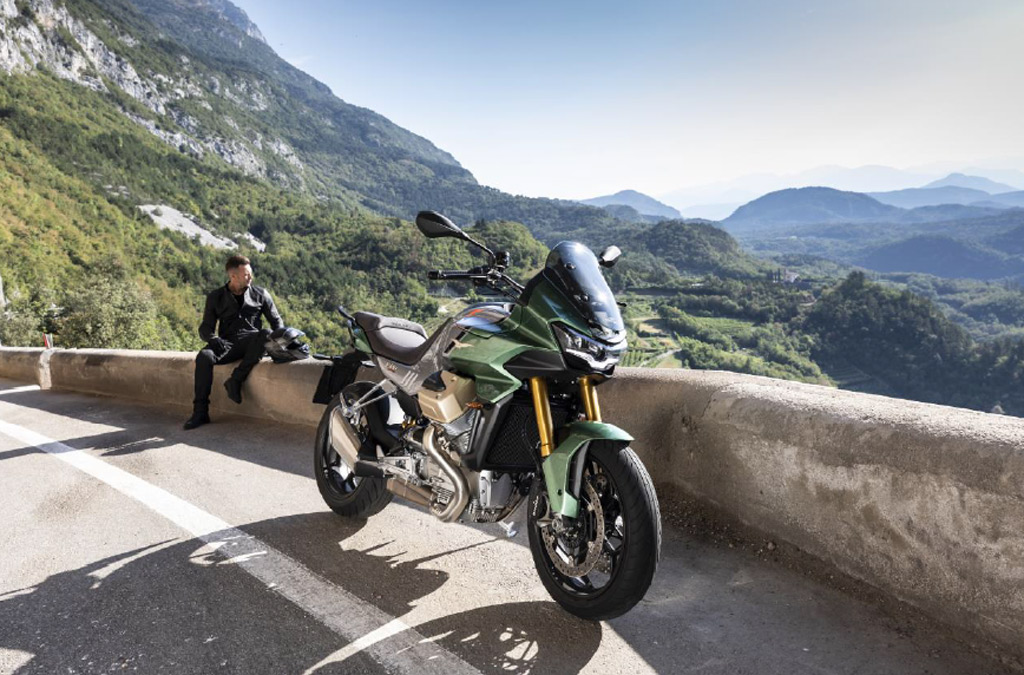 MOTO GUZZI　V100　マンデーロ