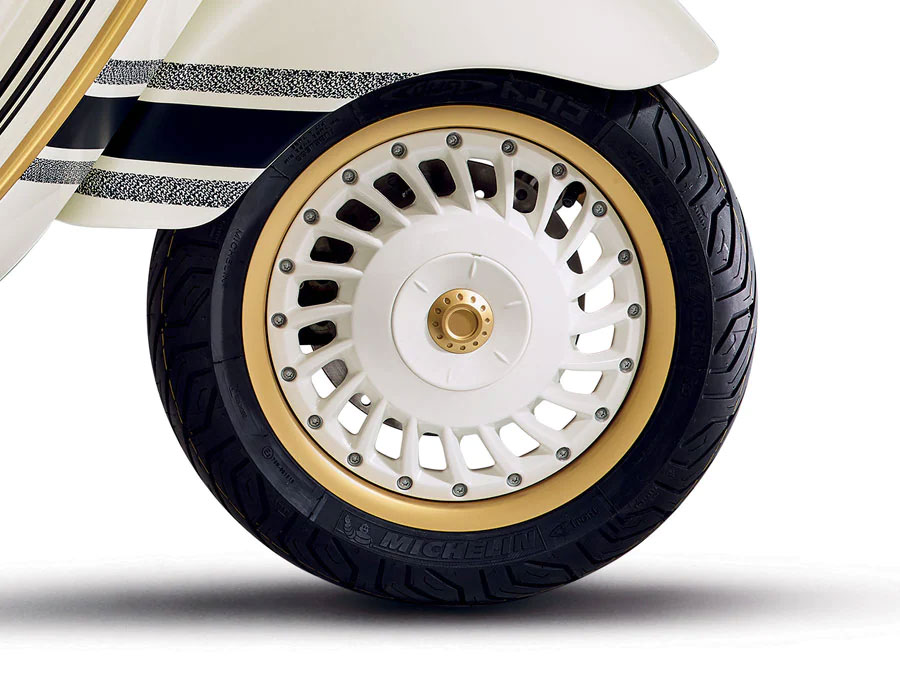 Vespa946 Christian Dior